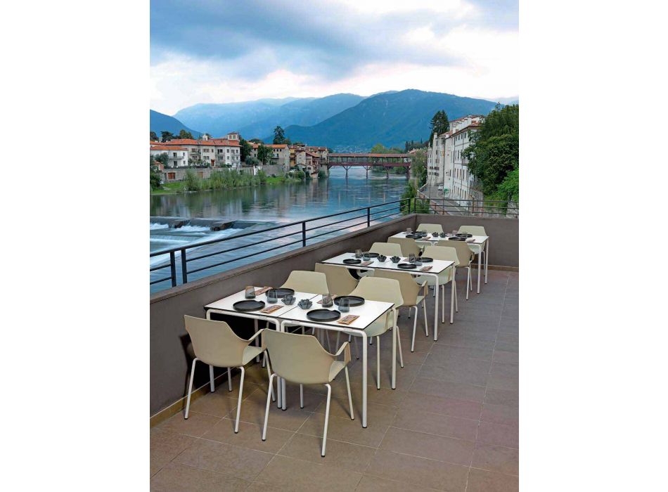4 stabelbare udendørs stole i polypropylen og metal fremstillet i Italien - Carlene
