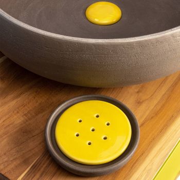Badeværelsestilbehør i gult ildfast ler lavet i Italien - Antonella