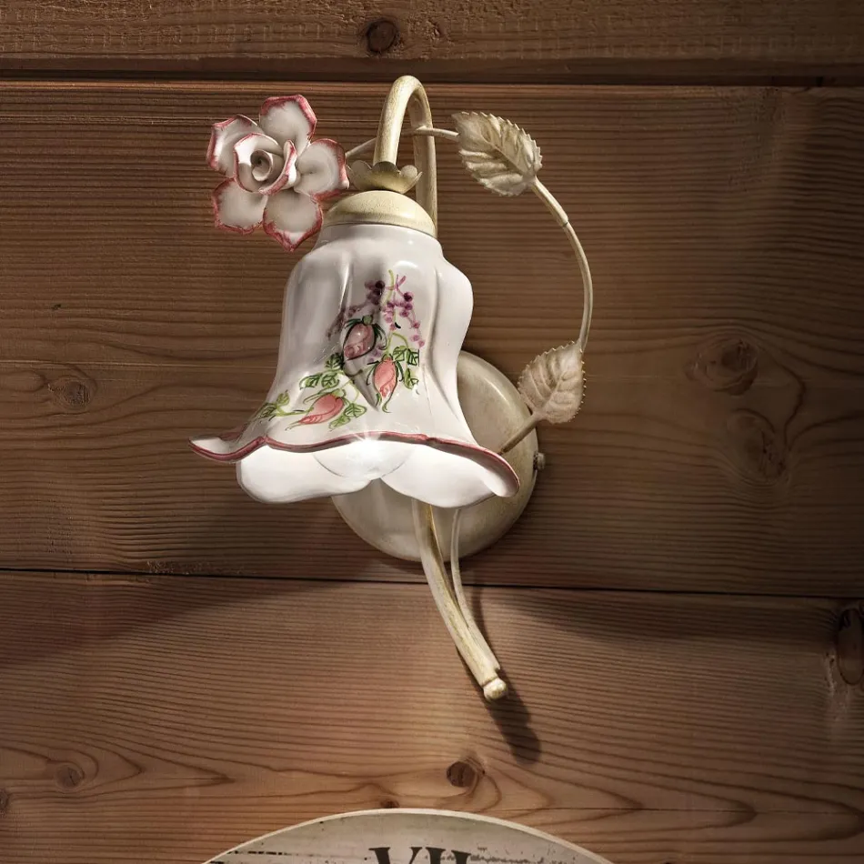 Væglampe i metal og hånddekoreret keramik med rose - Pisa Viadurini