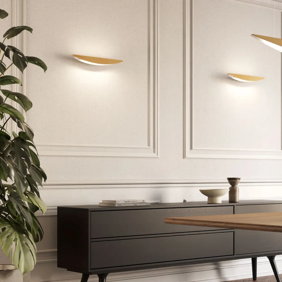 Væglampe lavet af genanvendeligt aluminium i forskellige farver - Mila Viadurini