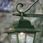 Udendørs væglampe i guldgrøn aluminium med håndmalede blomster - Gorizia Viadurini