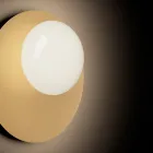 Væg- eller loftslampe i aluminium, metal og hvid glaslampe - Luma Viadurini