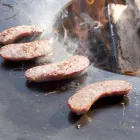 Træforbrændende grill med kogeplade og træholderrum - Ferran Viadurini