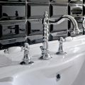 3-huls håndvaskarmatur med messingafløb i klassisk håndværkerstil - Noriana