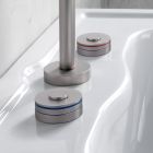 Moderne 3-hullers håndvaskarmatur med røde og blå linjer Lavet i Italien - Quito Viadurini