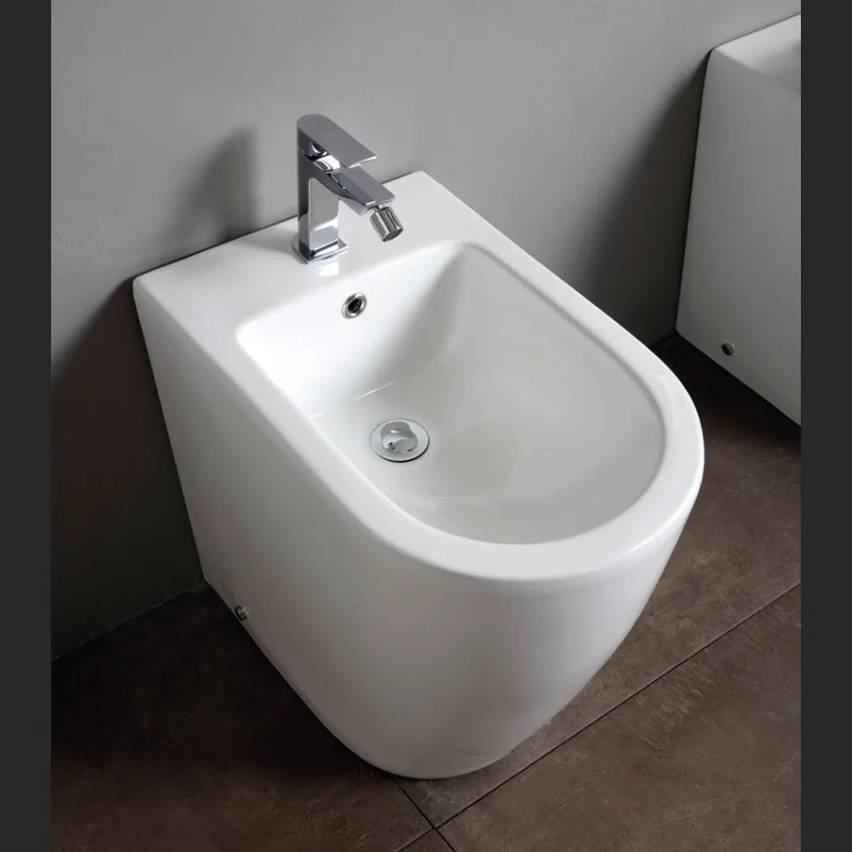 Enkelthulsbidet med forskudt afløb i keramik med et moderne design - Oleandro  Viadurini