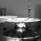 Midtpunkt i Brezza della Versilia marmor og metal fremstillet i Italien - Amabile Viadurini