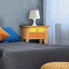 Træ sengebord med 2 farvede skuffer lavet i Italien - Varuna Viadurini