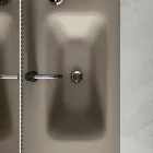 Badeværelseskomposition inklusive bund med 2 skuffer og 1 dør - Titan Viadurini