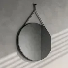 Badeværelseskomposition inklusive bund med hjul, vask og spejl - Titan Viadurini