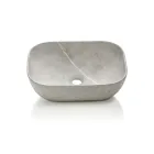 Badeværelseskomposition med 1 skuffe, 2 egetræshylder, vask og spejl - Titan Viadurini