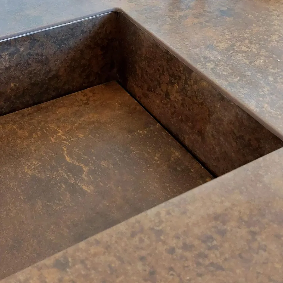 Badeværelseskomposition med 2 skuffer og 2 åbne rum, spejl og vask - Magnolia Viadurini