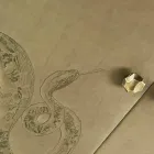 Moderne skænk med 2 massivt træ døre og anilin læder Joy Viadurini