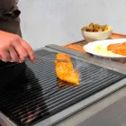 Moderne køkken på hjul til udendørs have i træ og stål - Calliope Viadurini