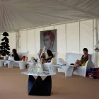 Udendørs eller indendørs stue Sofa Farvet plastikdesign - Lily af Myyour Viadurini