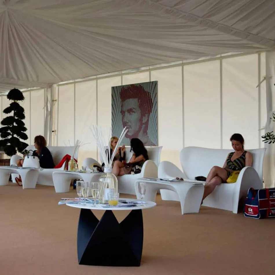 Udendørs eller indendørs stue Sofa Farvet plastikdesign - Lily af Myyour Viadurini