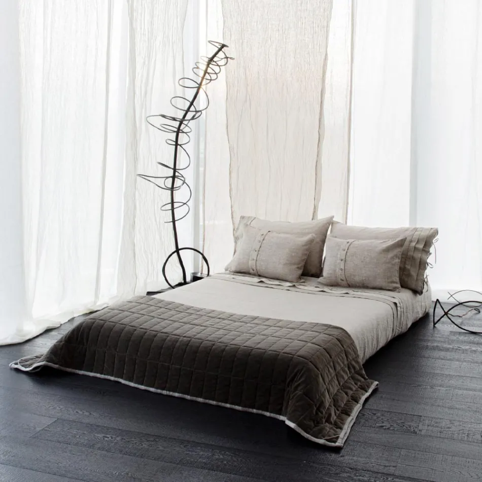 Kraftig hørpudebetræk med Agoya-knapdekoration og rør - Middelhavet Viadurini