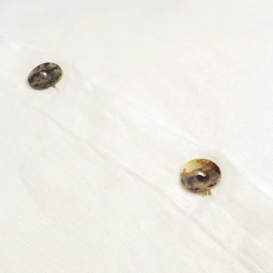 Firkantet pudebetræk i kraftigt farvet hør med Agoya-knapper - Middelhavet Viadurini