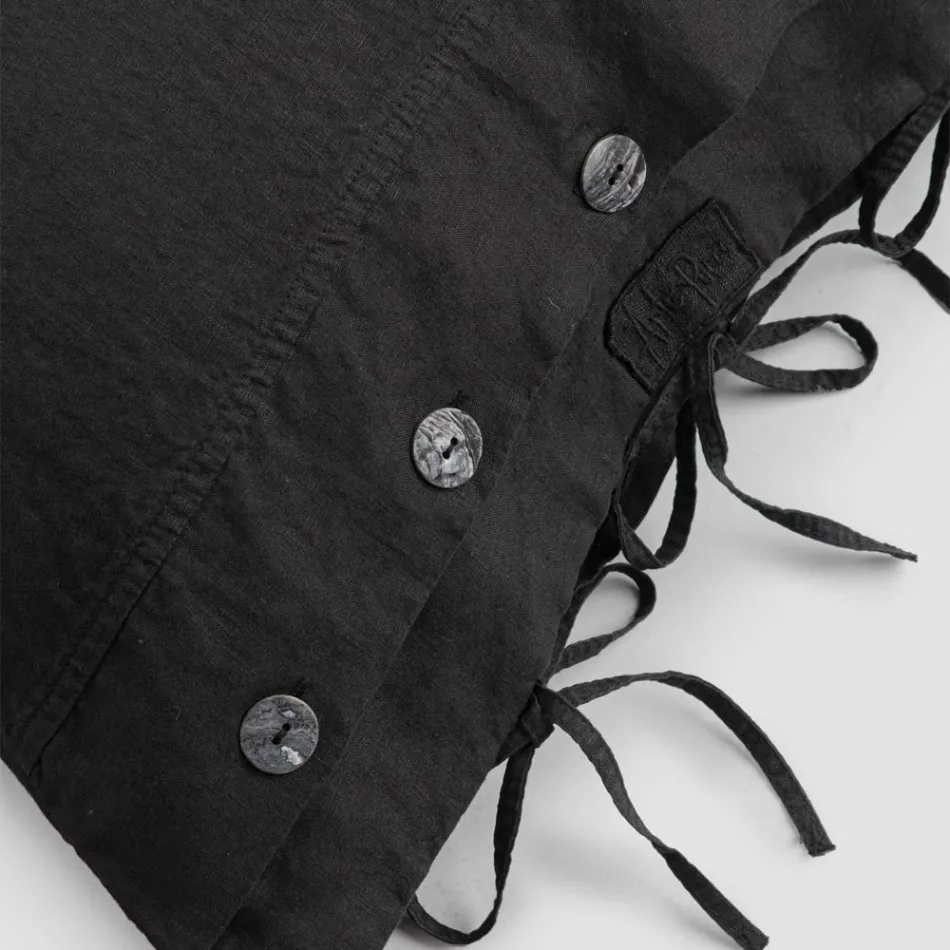 Rektangulært sengepudebetræk i hvid eller sort hør med knapper og snørebånd - Agora Viadurini