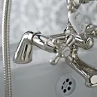 Klassisk badekarsarmatur med håndbruser i messing Made in Italy - Ercolina Viadurini