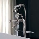 Gulvstående badekarsæt med håndklædeholder og håndbruser Made in Italy - Torino Viadurini