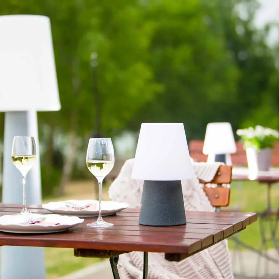 Genopladelig LED-lampe i farvet plast til indendørs eller udendørs - Fungostar Viadurini