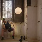 Ophængslampe i hvidt satinglas i 2 designstørrelser - Morse Viadurini