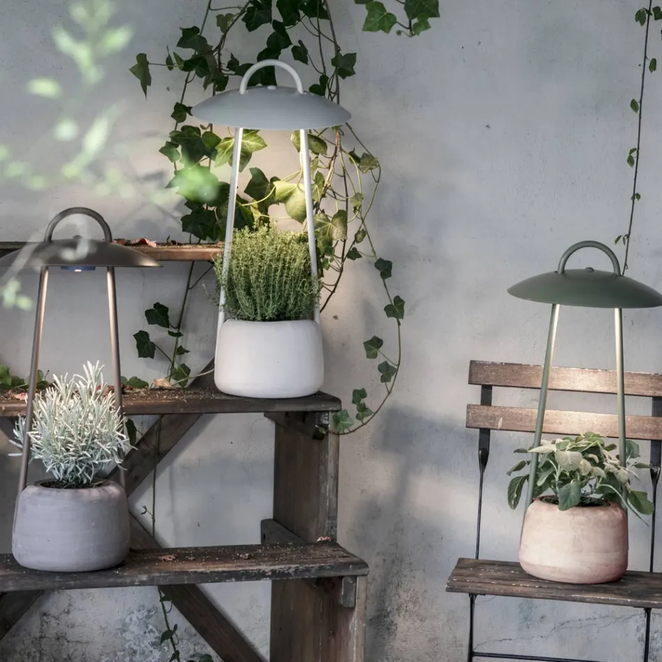 Udendørslampe med plantekasse i ler, aluminium og messing - Cappello Viadurini