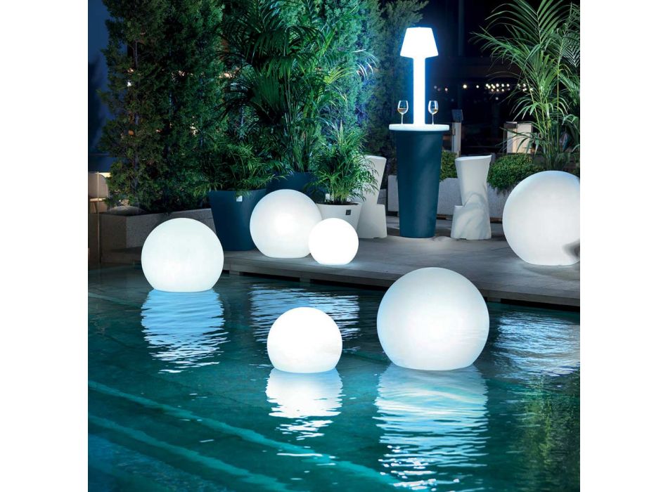 Kugleformet udendørslampe i hvid polyethylen Fremstillet i Italien - Nelida Viadurini