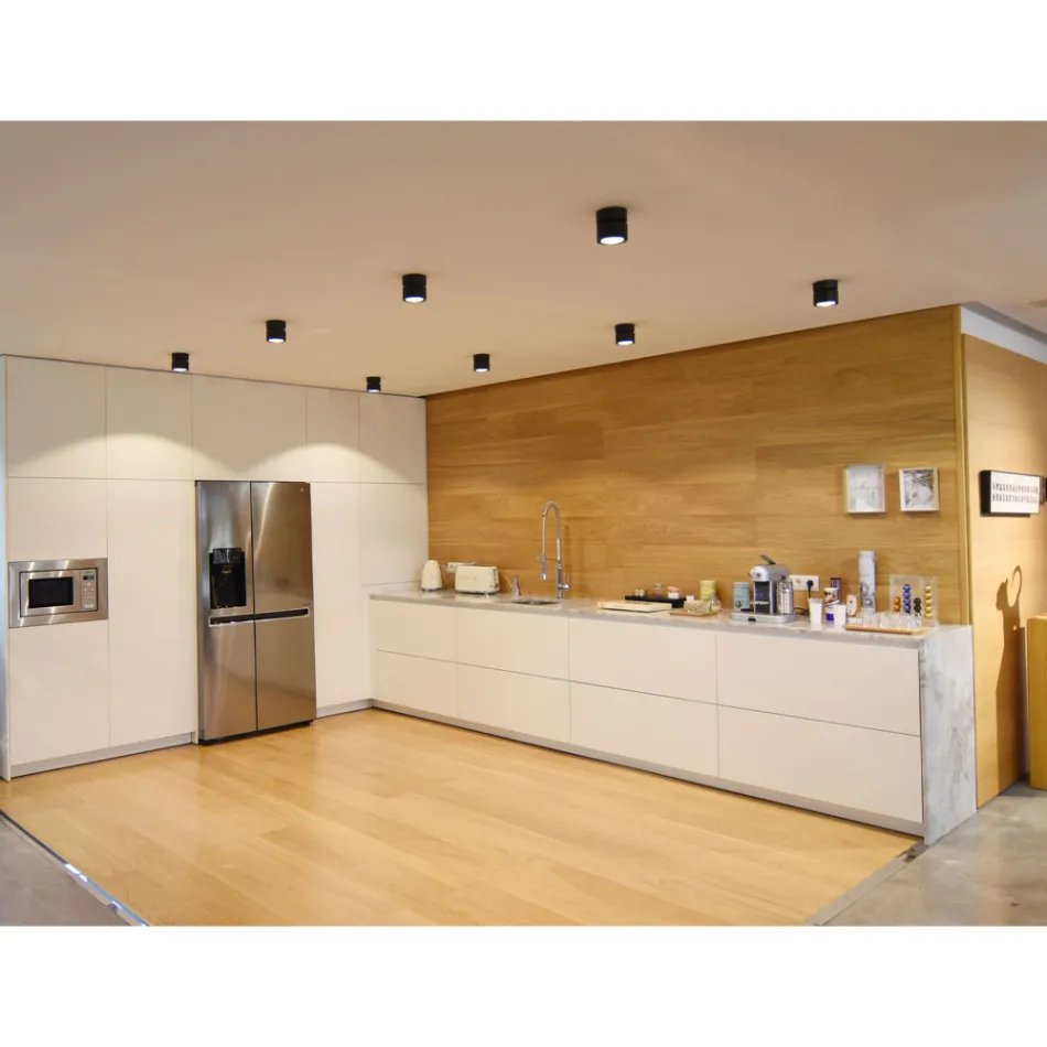 14W Led væglampe til indendørs i hvid eller sort aluminium - Kina Viadurini