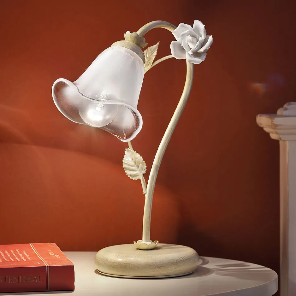 Bordlampe i jern og glas med rose af keramisk dekoration - Siena Viadurini