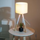 Bordlampe i hvidt lærred med metal- og træstruktur - Fiona Viadurini