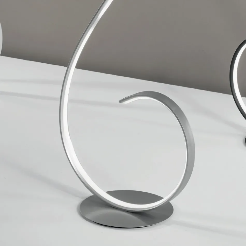 LED-gulvlampe med Design-Clack-malet metalstruktur Viadurini