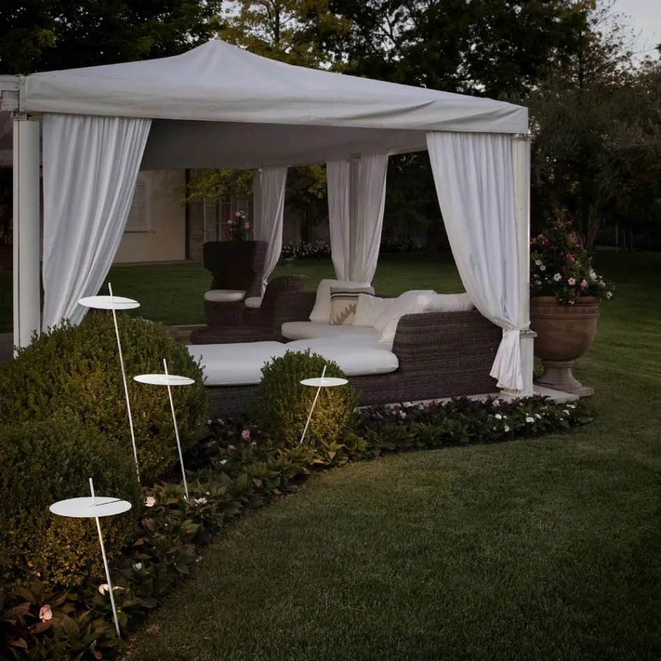 Havegulvlampe Hvidt aluminiumsdesign med åkandeblad - Cipriam Viadurini