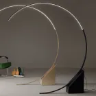 Gulvlampe i malet metal med dæmpbart LED lys - Eucalyptus Viadurini