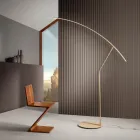 Gulvlampe i metal malet i forskellige farver og dæmpbar LED - ahorn Viadurini