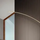 Gulvlampe i metal malet i forskellige farver og dæmpbar LED - ahorn Viadurini