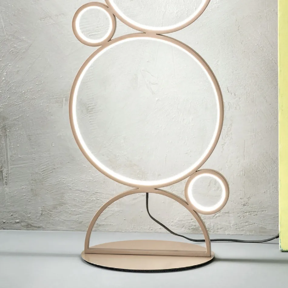 Moderne LED gulvlampe i guld eller sølvmalet metal - Punto Viadurini