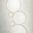 Moderne LED gulvlampe i guld eller sølvmalet metal - Punto Viadurini