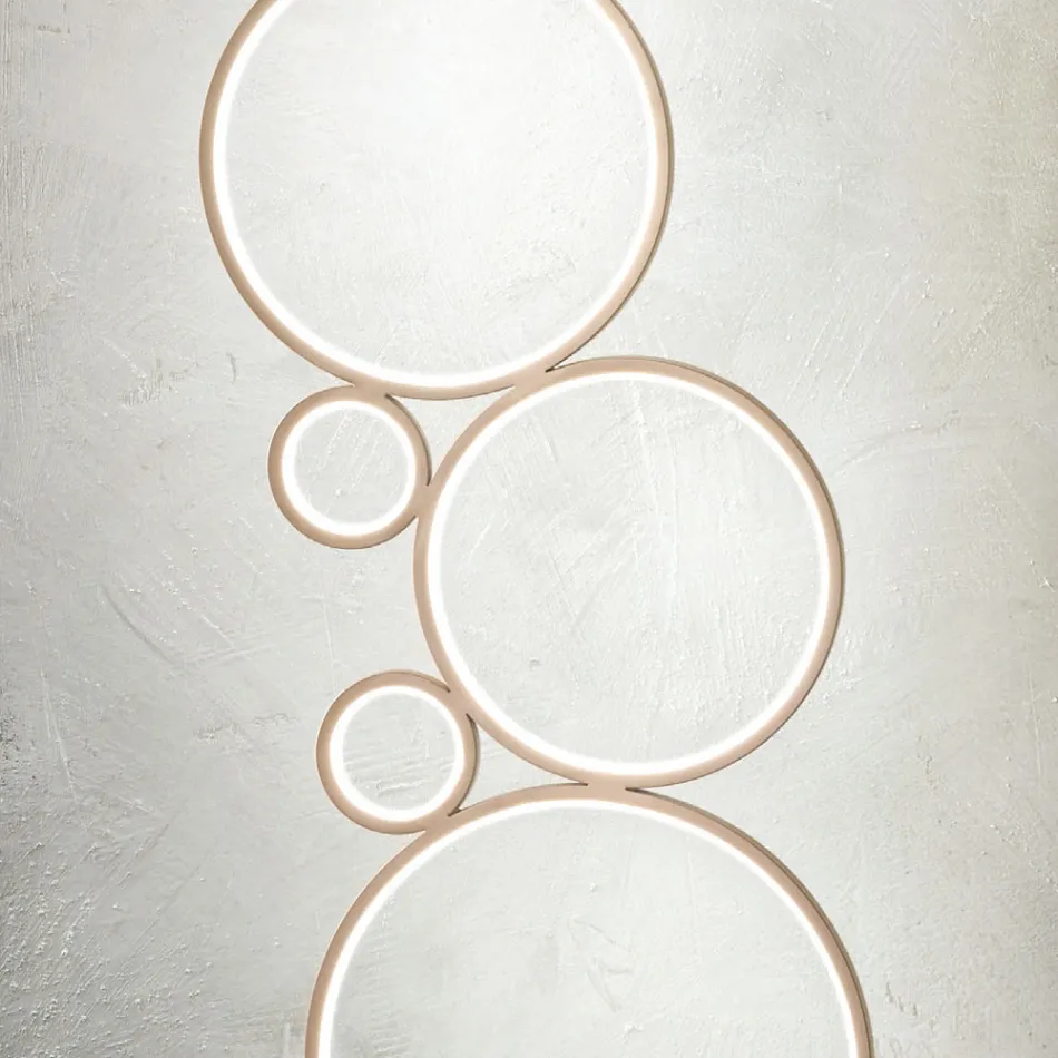 Moderne LED gulvlampe i guld eller sølvmalet metal - Punto Viadurini