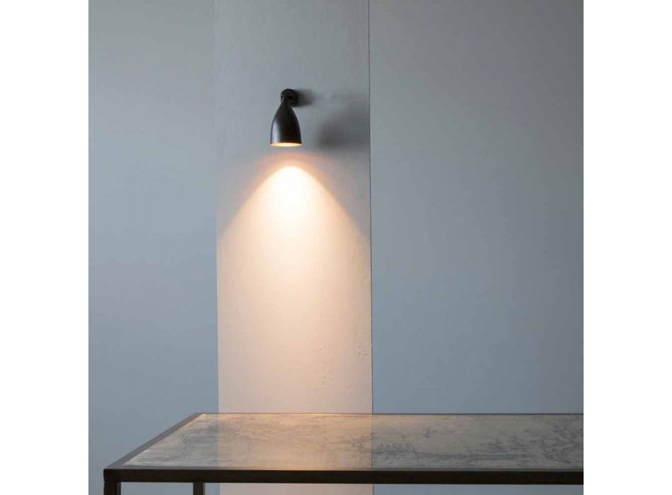Moderne håndværker væglampe i jern og aluminium fremstillet i Italien - konisk