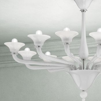 12 lys lysekrone i hvidt Venedig glas og forkromet metal - Ismail