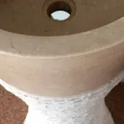 Hvid kolonne håndvask i Iris natursten, unikt stykke Viadurini