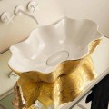 Bordtæppe design håndvask i hvid og guld keramik lavet i Italien Cubo