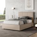 Seng 140x200 cm med rektangulær sengegavl i kunstlæder lavet i Italien - Brina