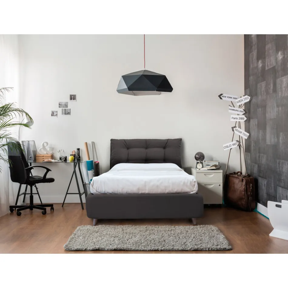 Seng i fuld størrelse med polstret sengegavl og fødder Made in Italy - Aaron Viadurini