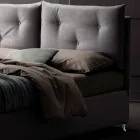 Dobbeltseng 160x190 med dekorative knapper i puderne - stråler Viadurini