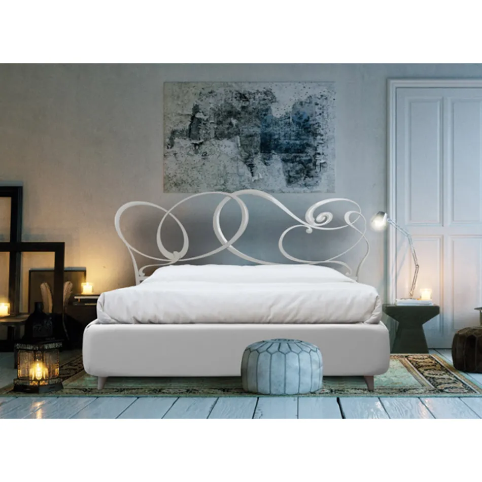 Dobbeltseng med sengegavl i jern og polstret sengeramme Made in Italy - Kenzo Viadurini