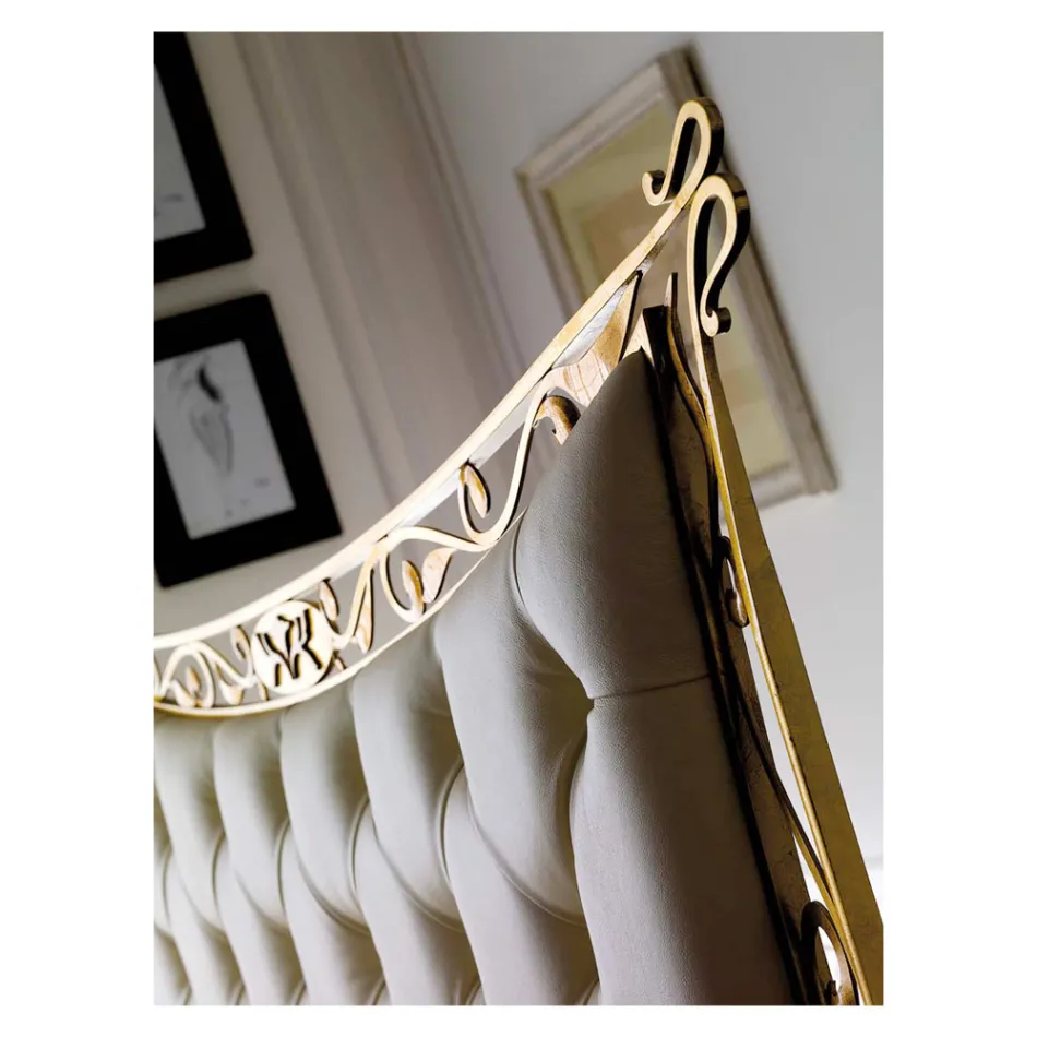 Dobbeltseng i klassisk stil i jern og læder lavet i Italien - King Viadurini