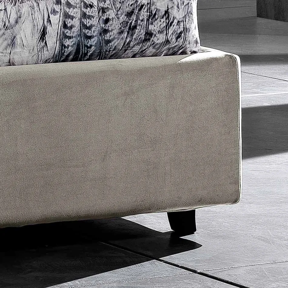 Moderne design dobbeltseng med plisseret eller quiltet sengegavl - Alano Viadurini